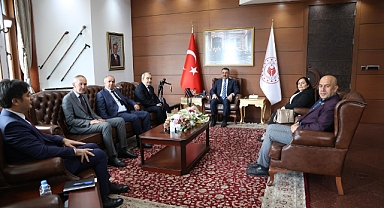 Zonguldak Valisi Hacıbektaşoğlu, makamında muhtarları ağırladı