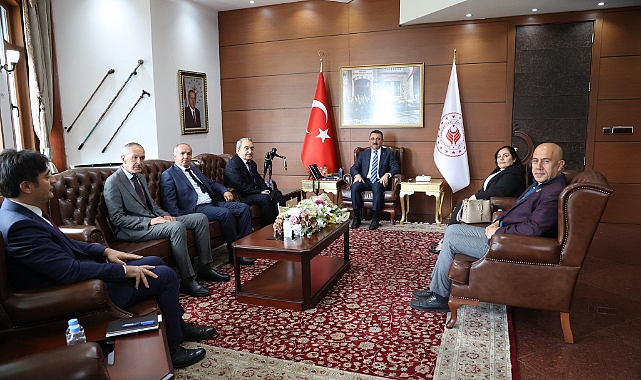 Zonguldak Valisi Hacıbektaşoğlu, makamında muhtarları ağırladı