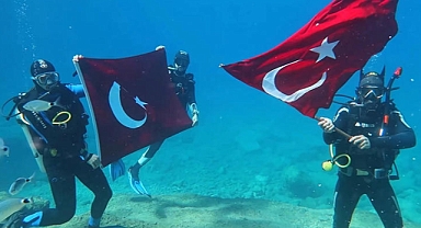 Atatürk Fethiye Dalyan Koyu’nda Dalgıçlar Tarafından Anıldı: Su Altında Poster Açtılar