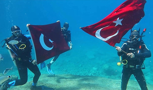 Atatürk Fethiye Dalyan Koyu’nda Dalgıçlar Tarafından Anıldı: Su Altında Poster Açtılar
