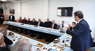 Belediye Başkanı Tahsin Erdem, 19 mahalle muhtarı ile kahvaltıda bir araya geldi