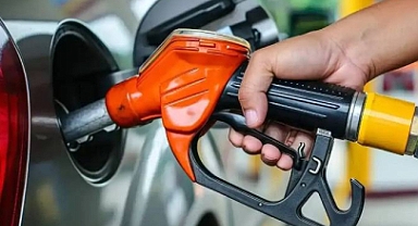 Benzinin Litre Fiyatına Bu Gece İndirim Geliyor