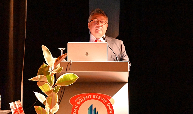 BEUN’da “Değişim ve Dönüşüm Sürecinde Öğretmen Olmak” başlıklı panel gerçekleştirildi