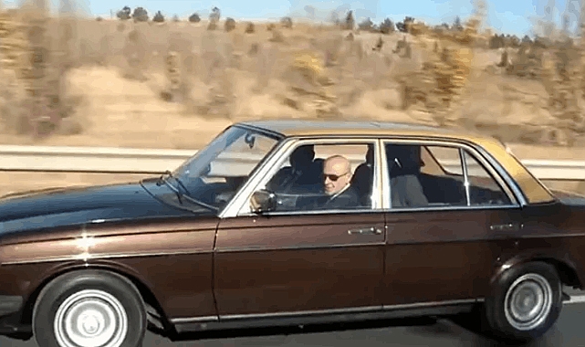 Devlet Bahçeli, "Fikrimin İnce Gülü" Dinleyerek Atatürk'ü Andı