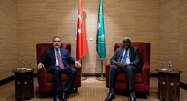 Dışişleri Bakanı Hakan Fidan, Cibuti'de Afrika Birliği Başkanı ile Görüştü