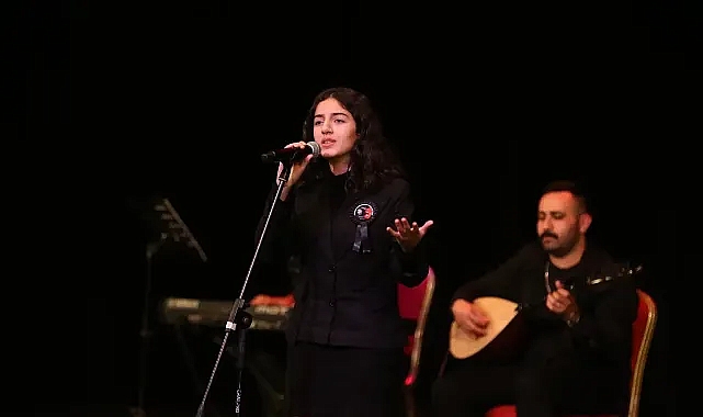 Güzelbahçeli Gençlerden Atatürk’e Şarkılar