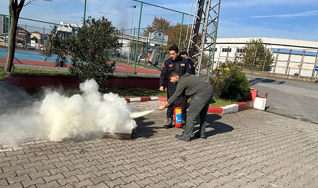 İtfaiye, Yangın Eğitimi Ve Tatbikatları Sürdürüyor