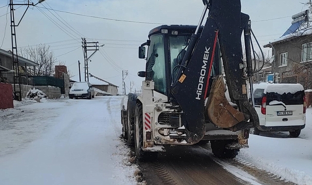 Malatya’da Karla Mücadele Çalışmaları Hız Kesmeden Sürüyor