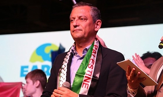 Özgür Özel, Filistin Atkısıyla Dünya’ya Barış Çağrısı Yaptı