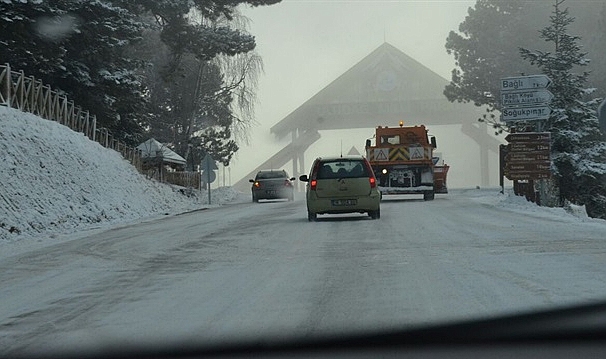 Uludağ’da İlk Kar Yağışı: Sıcaklık -10 Dereceye Düştü