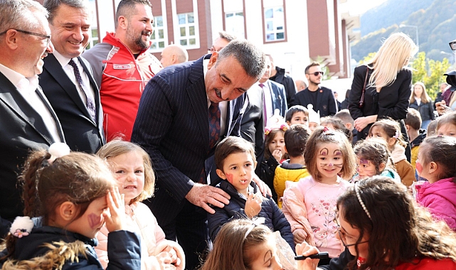 Vali Osman Hacıbektaşoğlu “Kızılay Sokağı Etkinliği”ne Katıldı