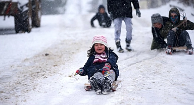 AKOM ve meteorolojinin ardından İstanbul Valiliği uyardı. Sıcaklık 10 derece düşecek, kar bekleniyor