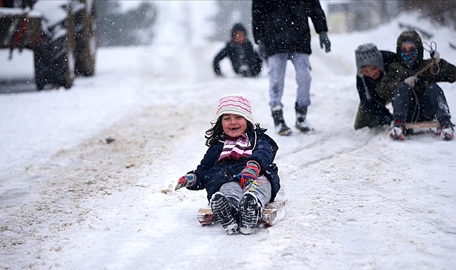 Yoğun Kar Yağışı Nedeniyle 17 İlde Eğitime 1 Gün Ara Verildi