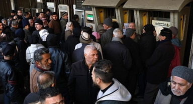 Dört Gözle Bankaların Açılmasını Bekleyen Suriyeliler Büyük Hüsran Yaşadı