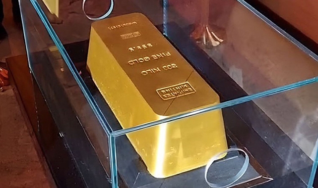 Dünyanın En Büyük Altın Külçesi 300,12 Kilogram Ağırlığında Rekor Kırdı!