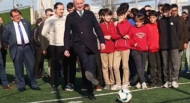 İzmit Ayazma'ya Yeni Sentetik Futbol Sahası Yapıldı