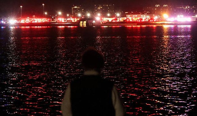 ABD'deki uçak kazasının ses kaydı... Son onlarda kule, helikopter pilotuna seslenmiş: "Uçağı gördün mü?"