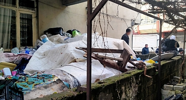 Devrek'te Çöp Ev Temizliği: 2 Kamyon Dolusu Atık Çıkarıldı