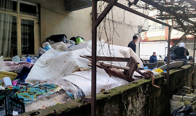 Devrek'te Çöp Ev Temizliği: 2 Kamyon Dolusu Atık Çıkarıldı