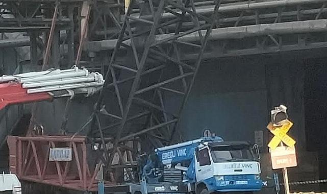 Erdemir'de vinç devrildi! 2 işçiden 1'i hayatını kaybetti