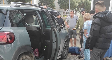 Fren yerine gaza basınca kocasını ağır yaraladı!