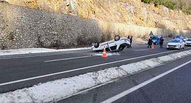 Takla atan otomobilden yaralı kurtuldular