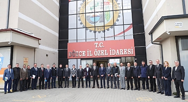 Vali Selçuk Aslan, Düzce İl Özel İdaresi'nde Brifing Aldı