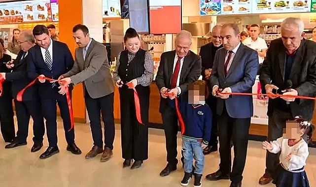 Burger King krizi AK Parti'de istifa getirdi: 'O' isim partiden ayrıldı