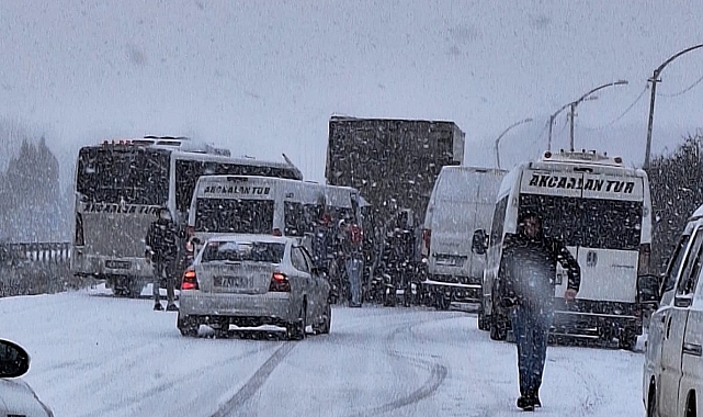 Çaycuma'da kar ve buz kazaya neden oldu