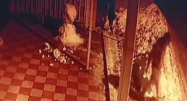 Kardan adama zarar verdiği anlar güvenlik kamerasına yansıdı