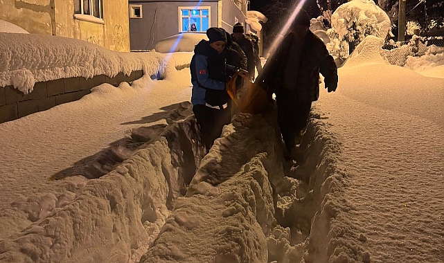 UMKE Ekibi Zorlu Şartlara Rağmen 90 Yaşındaki Hastaya Ulaştı