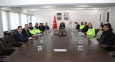 Vali Osman Hacıbektaşoğlu Başkanlığında Trafik Güvenliği Toplantısı Gerçekleştirildi