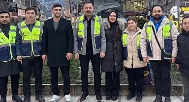 AK Parti’den trafikte kalanlara iftarlık ikram!