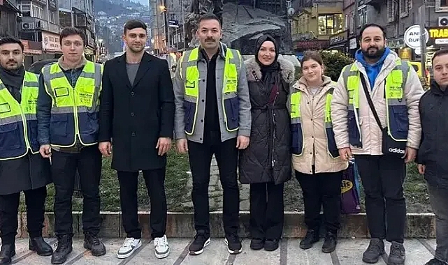 AK Parti’den trafikte kalanlara iftarlık ikram!
