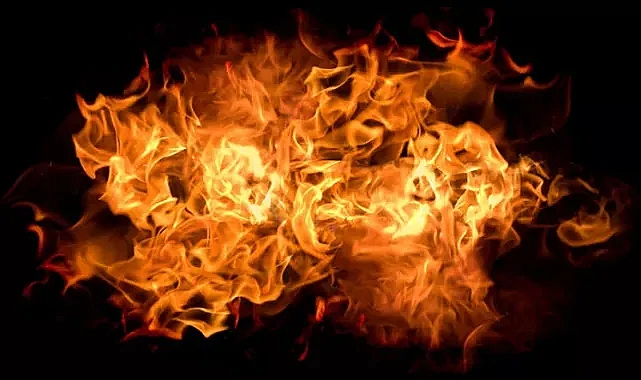 Cami'deki korkutan yangın!