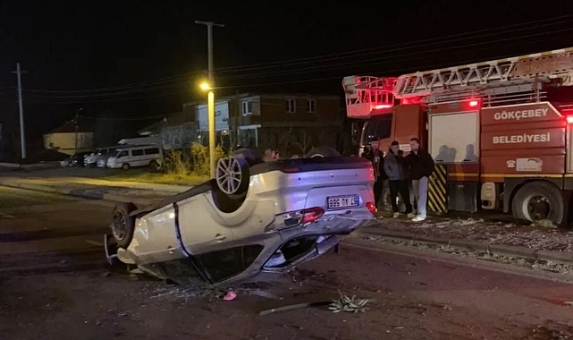 Kediye çarpmamak için ani manevra yapınca taklalar attı: 2 yaralı