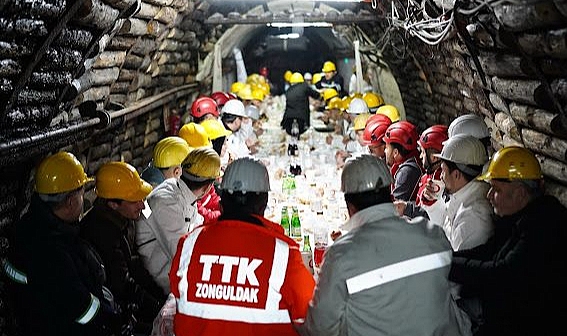 Kızılay madencilerle iftarda buluştu