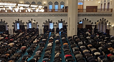 Uzun Mehmet Camii'nde bayram namazı kılındı
