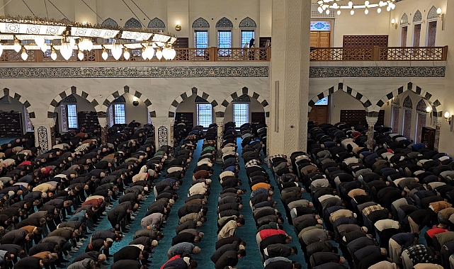 Uzun Mehmet Camii'nde bayram namazı kılındı