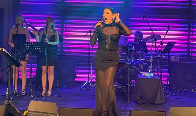 Aşkın Nur Yengi Hayranlarıyla Buluştu