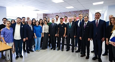 Bakan Kacır’dan DEÜ’lü Girişimcilere Destek Ziyareti