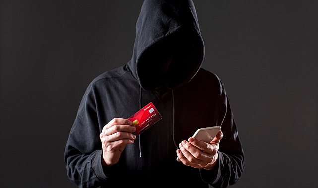 Balıkesir'de 82 Yaşındaki Vatandaş 7 Milyon TL Dolandırıldı, 5 Şüpheli Yakalandı