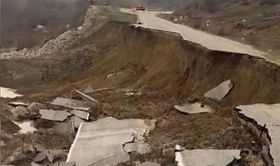 Erzincan-Kelkit Karayolu Çöktü!