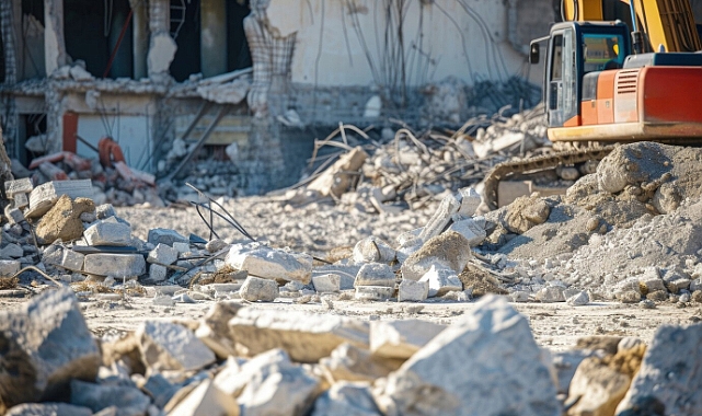 Güngören’de 6 Katlı Binada Tavan Çökmesi ve Kolon Sesleri: Tahliye ve İnceleme