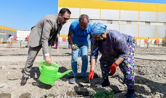 İzmir Bornova'da Kent Bostanları Kadınlara Yeni Fırsatlar Sunuyor