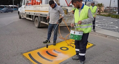 Kocaeli'de Trafik Güvenliği İçin Yol ve Yaya Çizgileri Yenileniyor