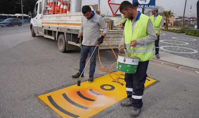 Kocaeli'de Trafik Güvenliği İçin Yol ve Yaya Çizgileri Yenileniyor