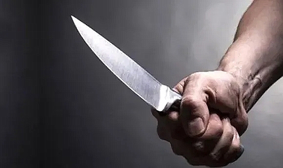 Samsun&#039;da bıçaklı saldırı: Ağır yaralayıp kaçtı!