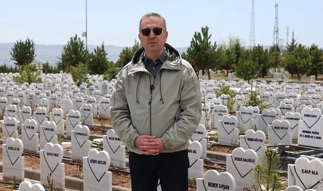 Sivas’ta Minik Meleklerin Kabirlerine Anlamlı Dokunuş