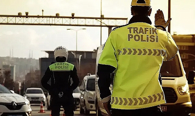 Trafik cezaları için yeni düzenleme: Aşırı hız, ışık ihlali ve hatalı şerit değiştirene ceza artıyor!